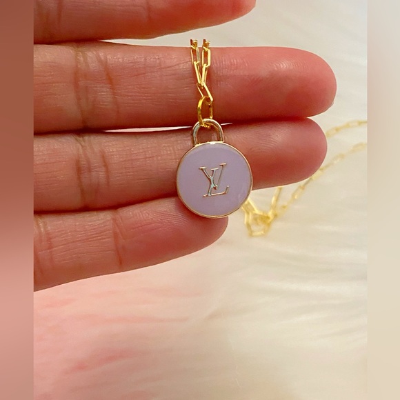 LV ZIPPER-PULL RED AND VIOLET WITH PAVOI 14K PLATED AND MARC JACOBS CUBE - Picture 6 of 12